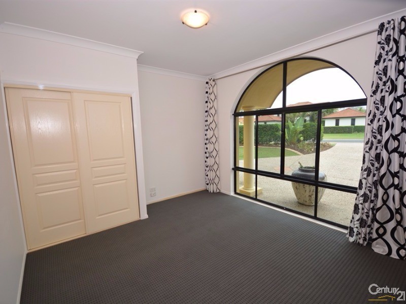 3152 Riverleigh Drive, Hope Island QLD 4212