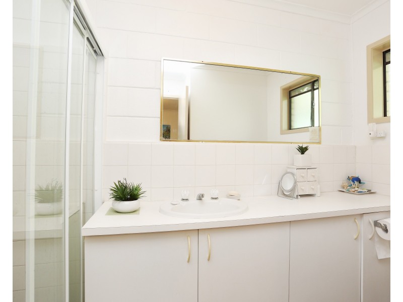 5 Adori Street, Chevron Island QLD 4217