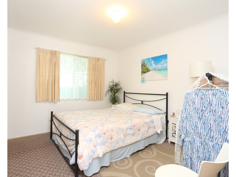 5 Adori Street, Chevron Island QLD 4217