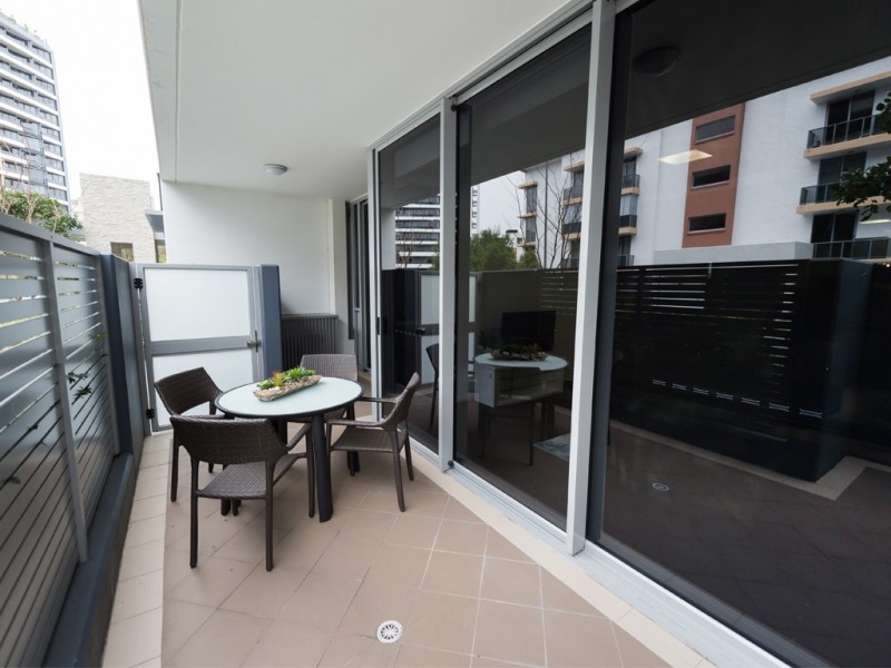 6 Aqua Street, Southport QLD 4215