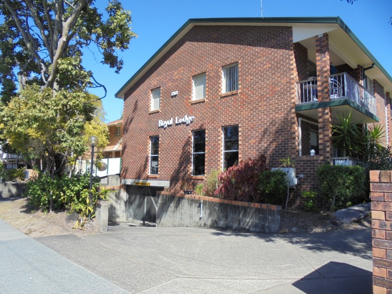 2/210 Scarborough Street, Southport QLD 4215