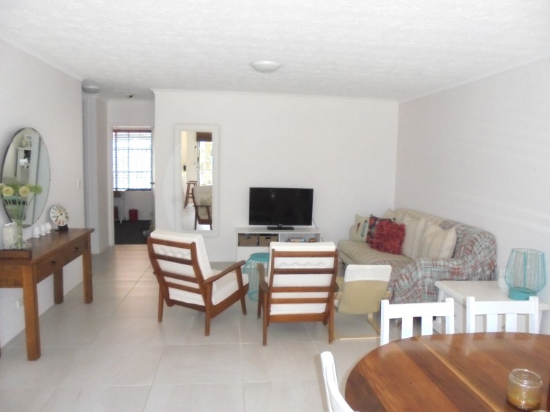 2/210 Scarborough Street, Southport QLD 4215