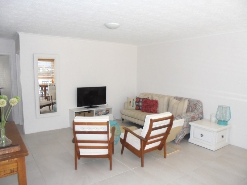 2/210 Scarborough Street, Southport QLD 4215