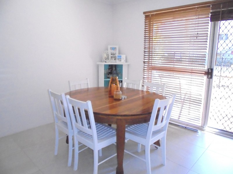 2/210 Scarborough Street, Southport QLD 4215