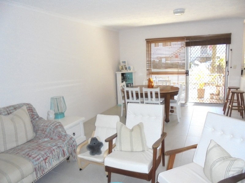 2/210 Scarborough Street, Southport QLD 4215