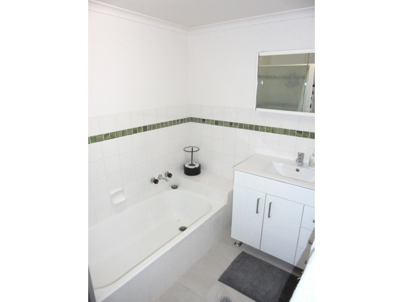 2/210 Scarborough Street, Southport QLD 4215