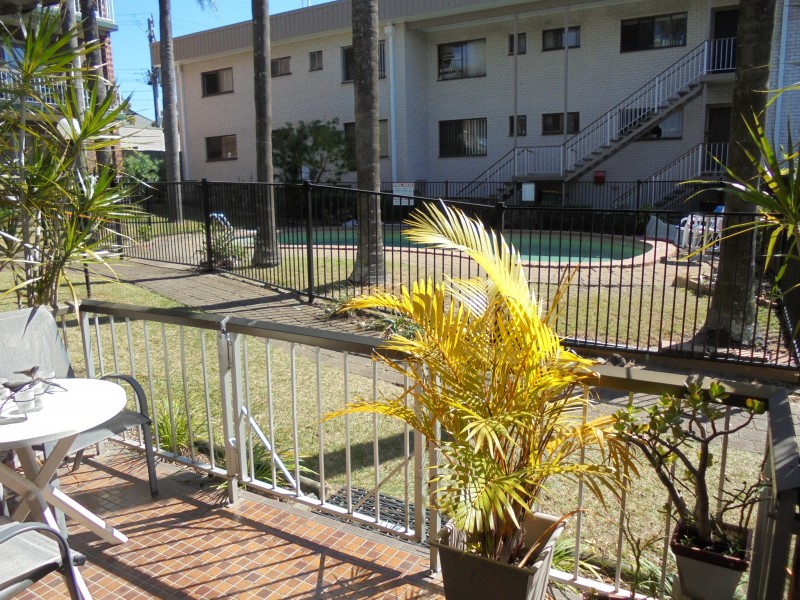 2/210 Scarborough Street, Southport QLD 4215