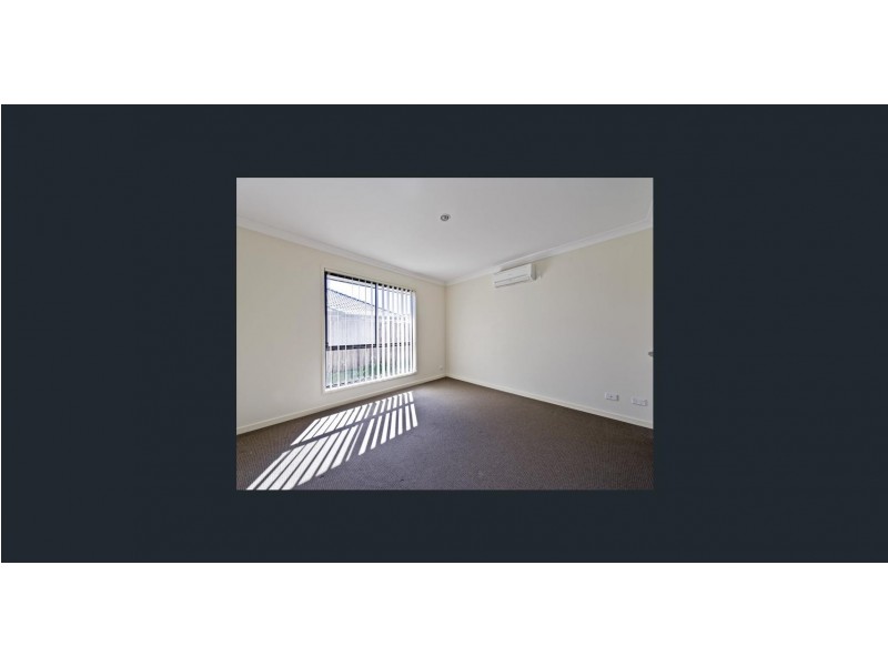 8 Wings Road, Upper Coomera QLD 4209