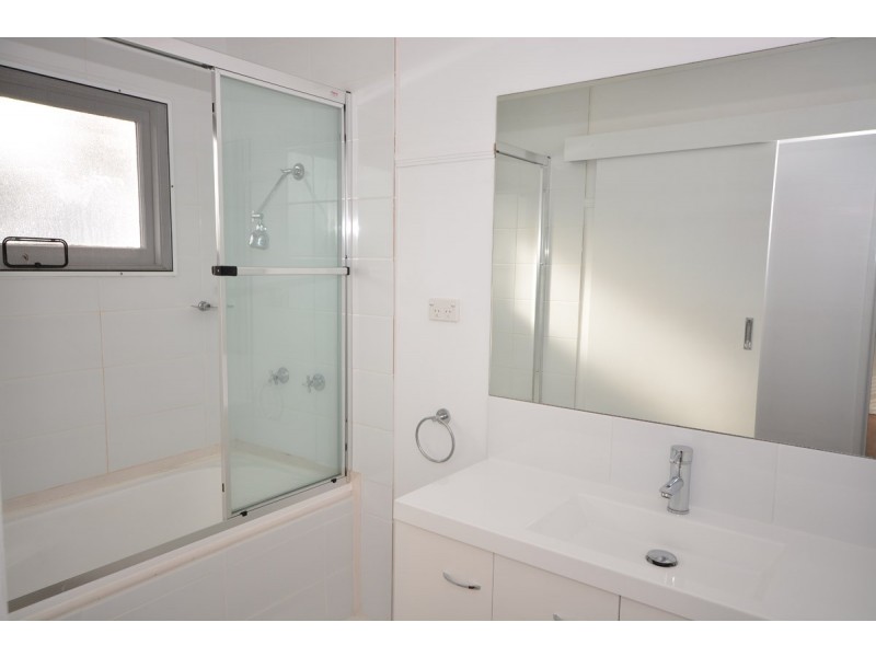 19 Broadwater Street, Runaway Bay QLD 4216
