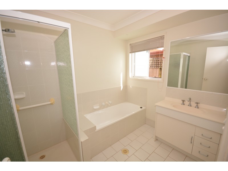 1/5 Liam Court, Labrador QLD 4215