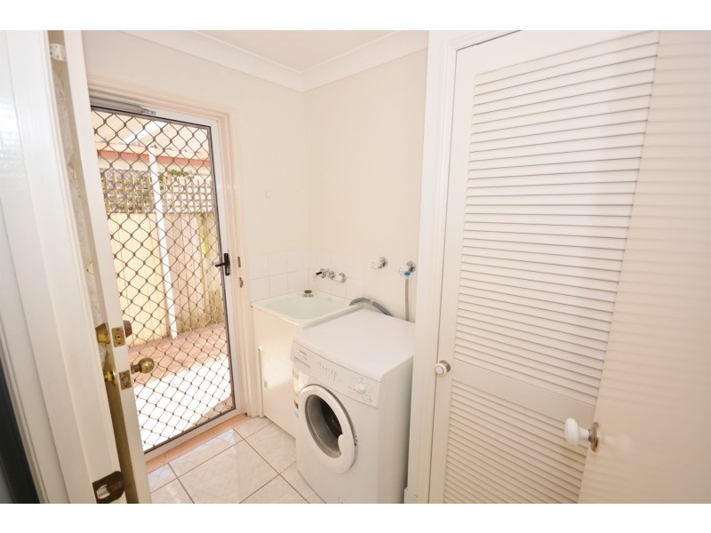 1/5 Liam Court, Labrador QLD 4215