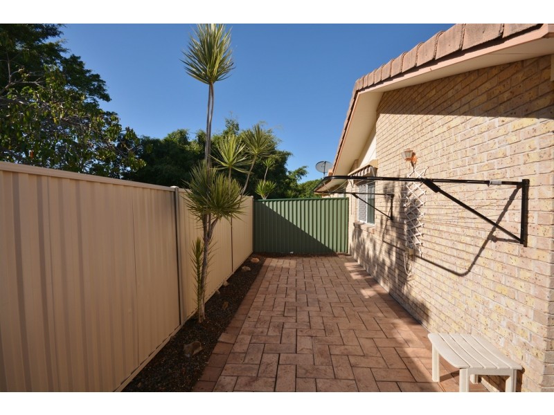 1/5 Liam Court, Labrador QLD 4215