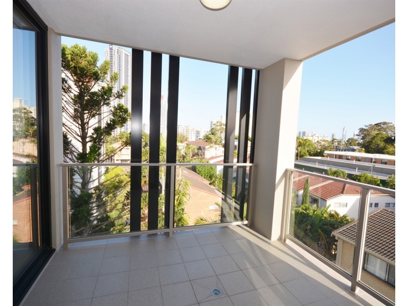 43 Lenneberg Street, Southport QLD 4215