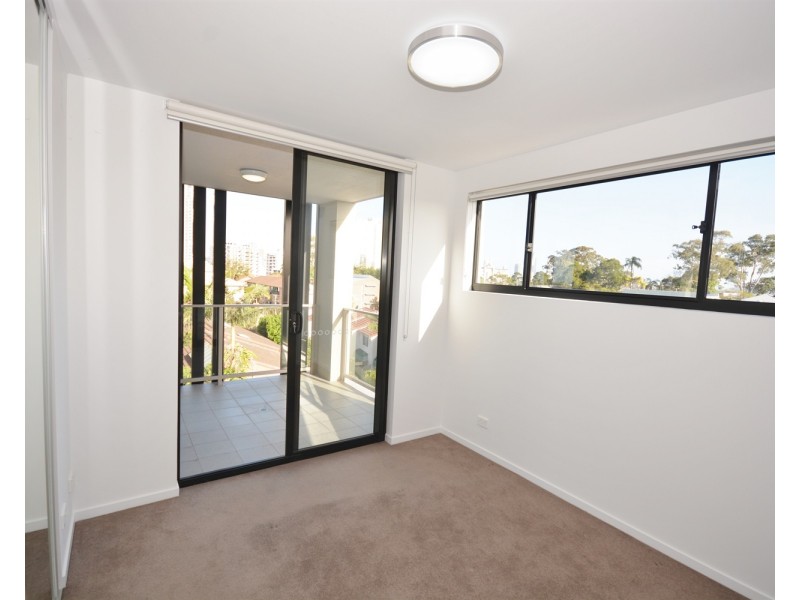 43 Lenneberg Street, Southport QLD 4215