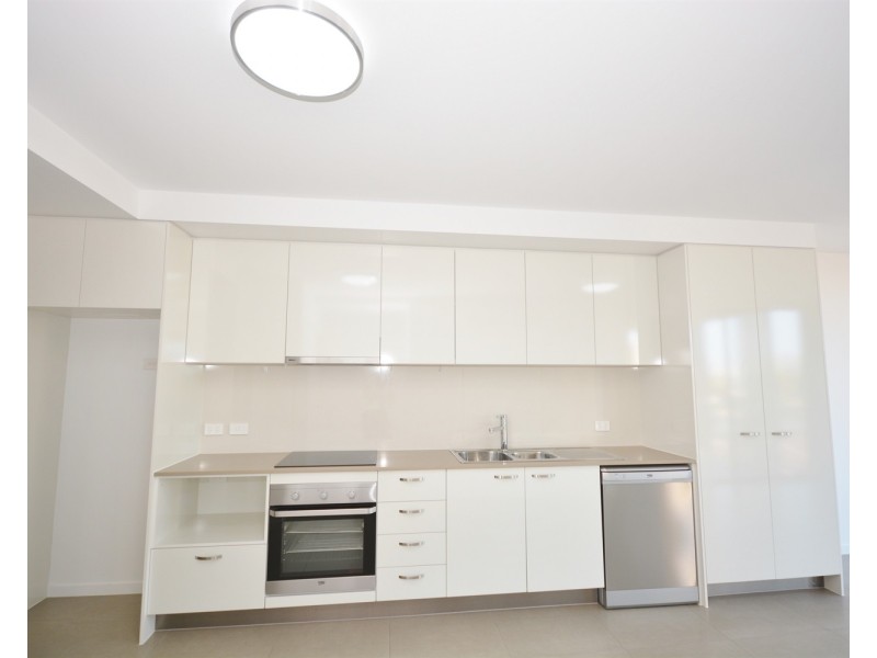 43 Lenneberg Street, Southport QLD 4215