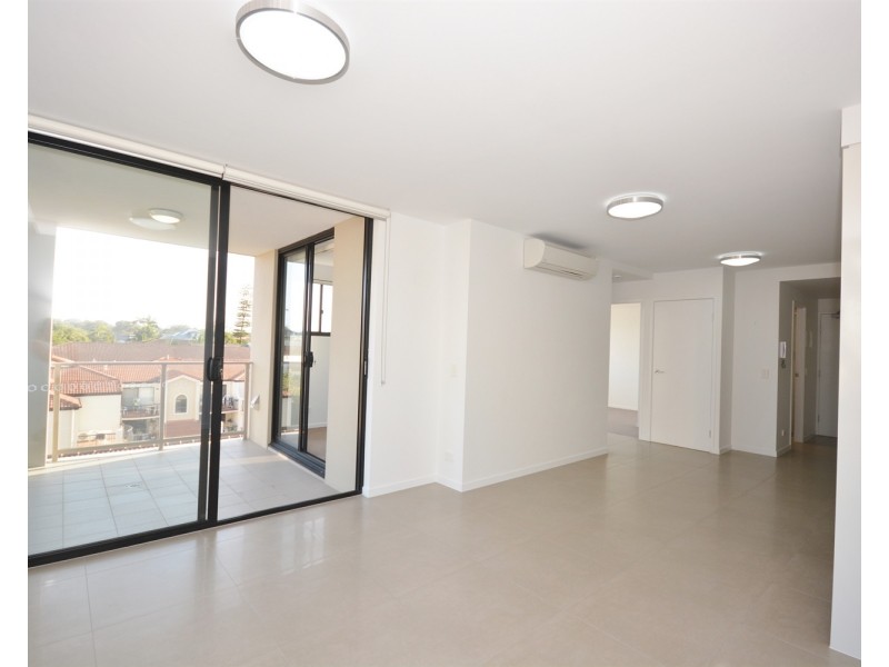 43 Lenneberg Street, Southport QLD 4215