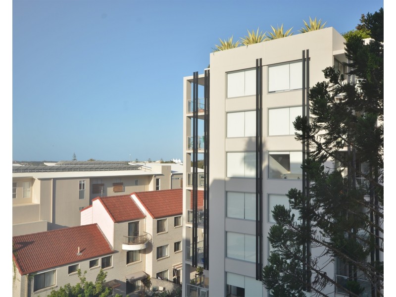 43 Lenneberg Street, Southport QLD 4215