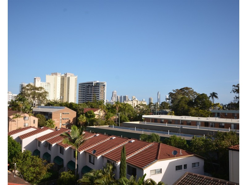 43 Lenneberg Street, Southport QLD 4215