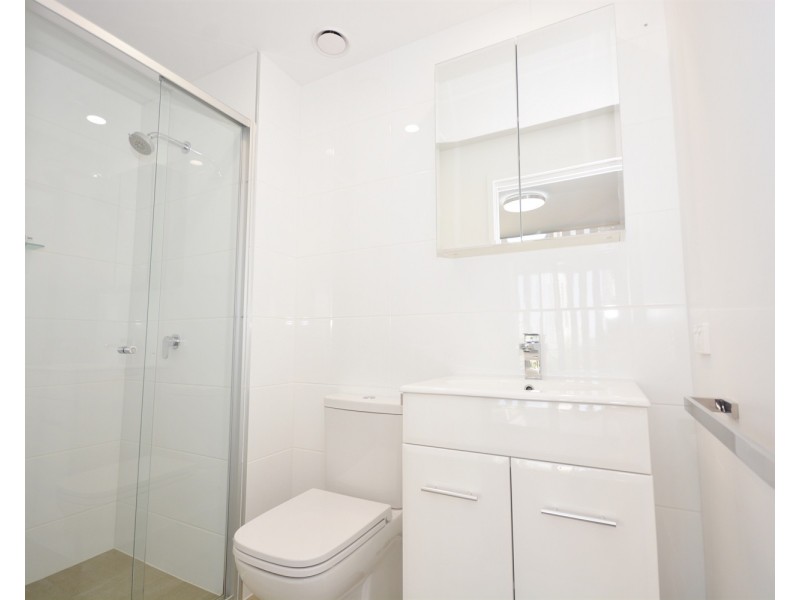 43 Lenneberg Street, Southport QLD 4215