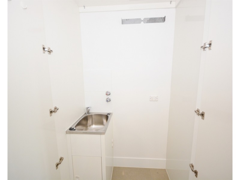 43 Lenneberg Street, Southport QLD 4215