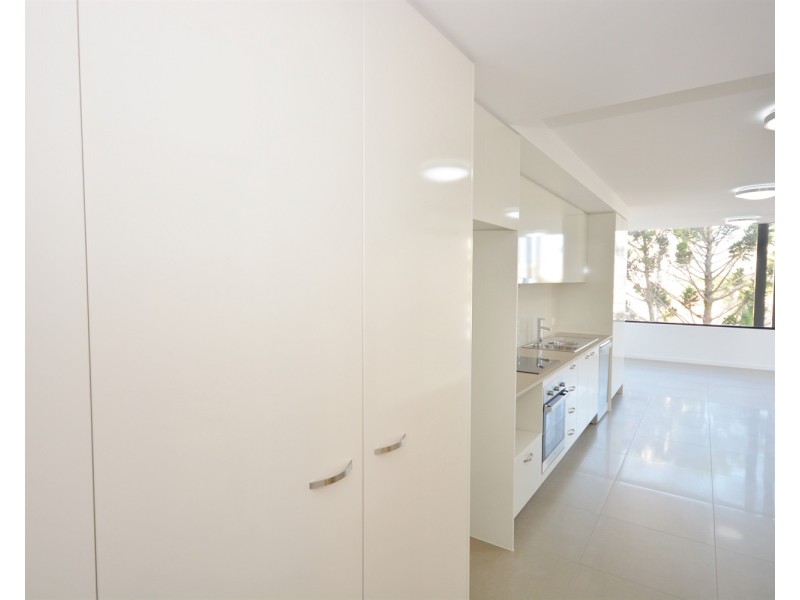 43 Lenneberg Street, Southport QLD 4215