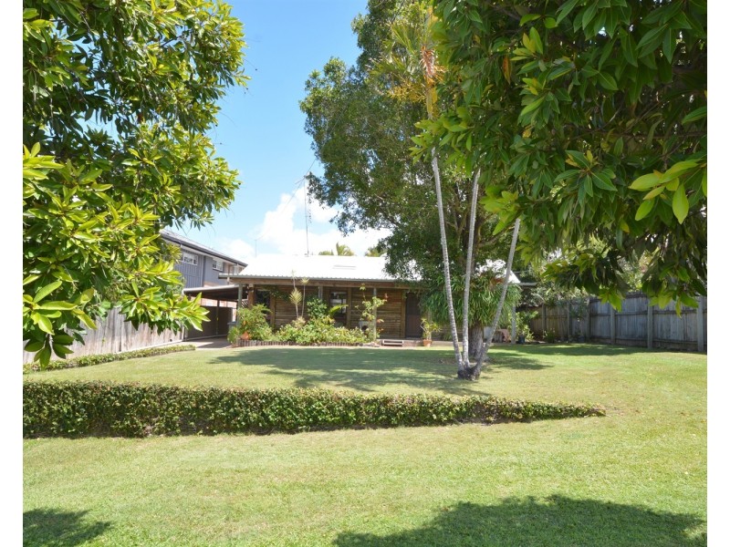 158 Bamboo Avenue, Benowa QLD 4217