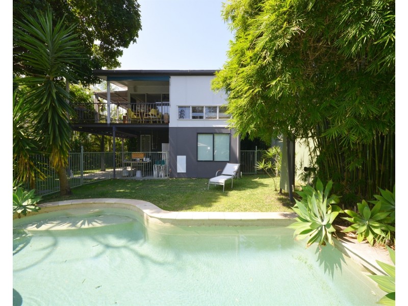 8 Sandy Court, Southport QLD 4215