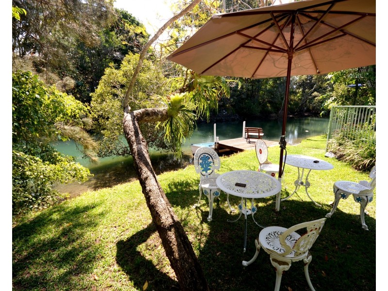 8 Sandy Court, Southport QLD 4215