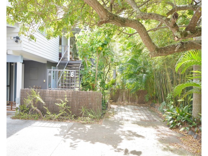 8 Sandy Court, Southport QLD 4215