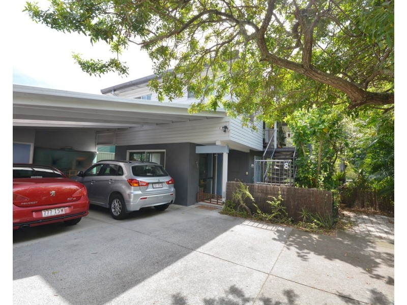 8 Sandy Court, Southport QLD 4215