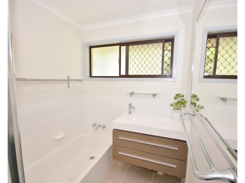 1/38 Binstead Drive, Southport QLD 4215