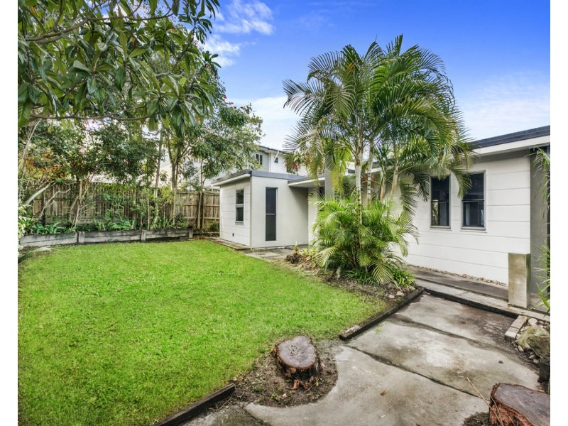 130 Falconer Street, Southport QLD 4215