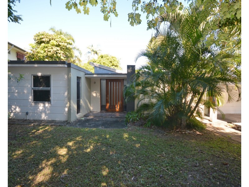130 Falconer Street, Southport QLD 4215