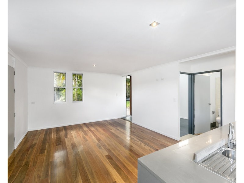 130 Falconer Street, Southport QLD 4215