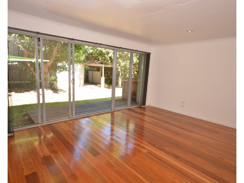 130 Falconer Street, Southport QLD 4215