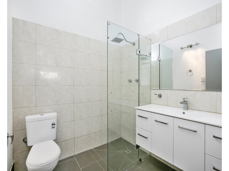 130 Falconer Street, Southport QLD 4215