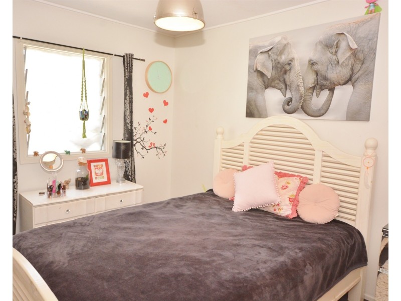 2/107A Frank Street, Labrador QLD 4215