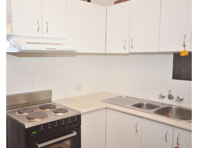 2/107A Frank Street, Labrador QLD 4215