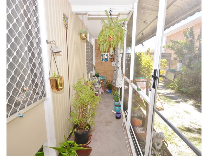 2/107A Frank Street, Labrador QLD 4215