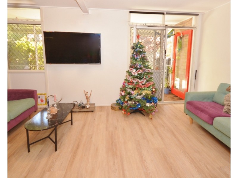 2/107A Frank Street, Labrador QLD 4215