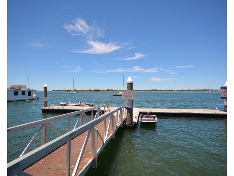 2/107A Frank Street, Labrador QLD 4215