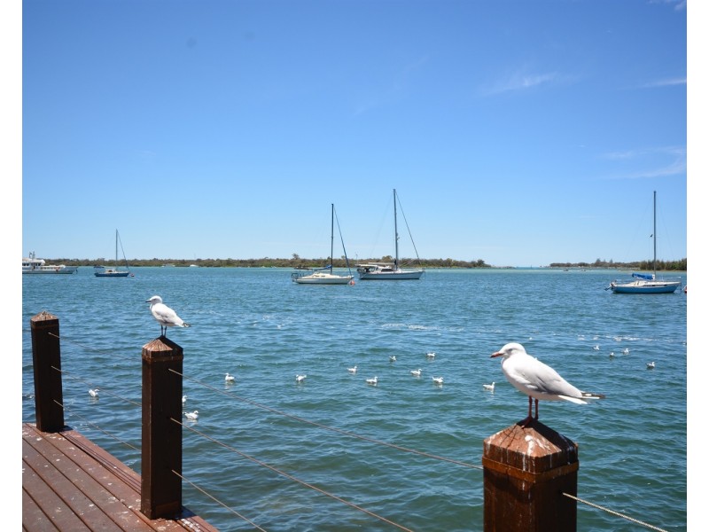 2/107A Frank Street, Labrador QLD 4215