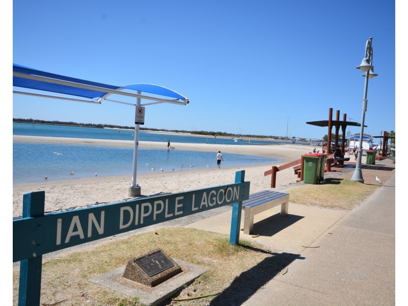 2/107A Frank Street, Labrador QLD 4215