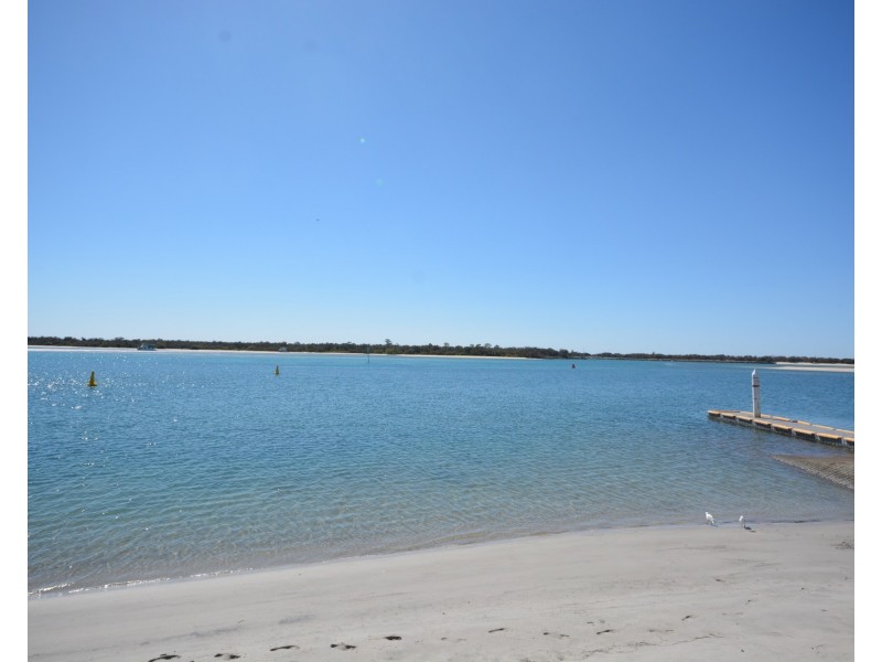 2/107A Frank Street, Labrador QLD 4215