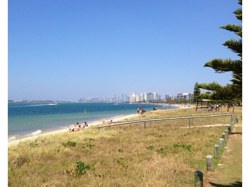 2/107A Frank Street, Labrador QLD 4215