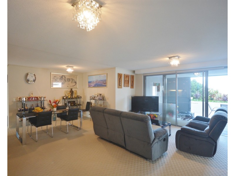 202/105 Scarborough Street, Southport QLD 4215