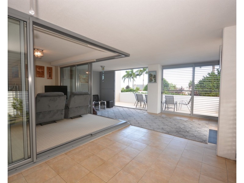 202/105 Scarborough Street, Southport QLD 4215