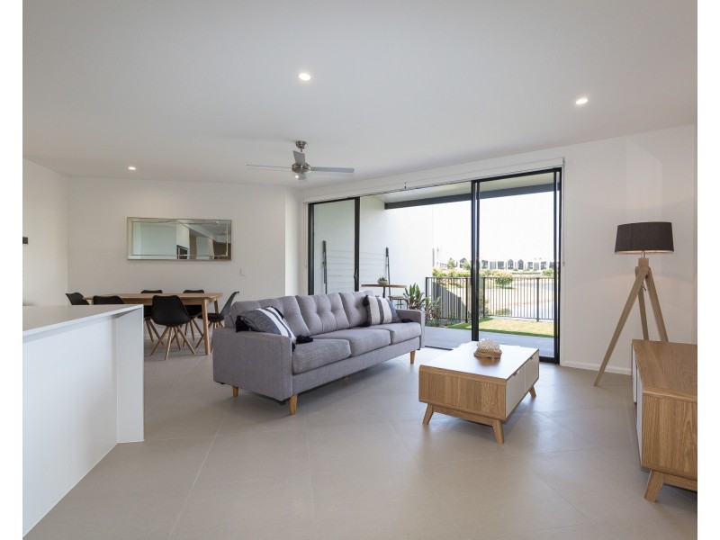 8/88  Glades Drive, Robina QLD 4226