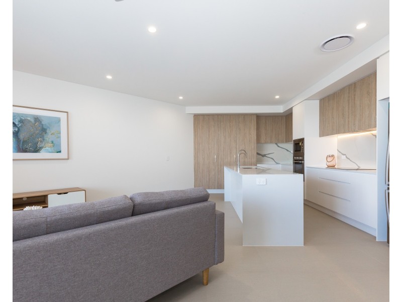 8/88  Glades Drive, Robina QLD 4226