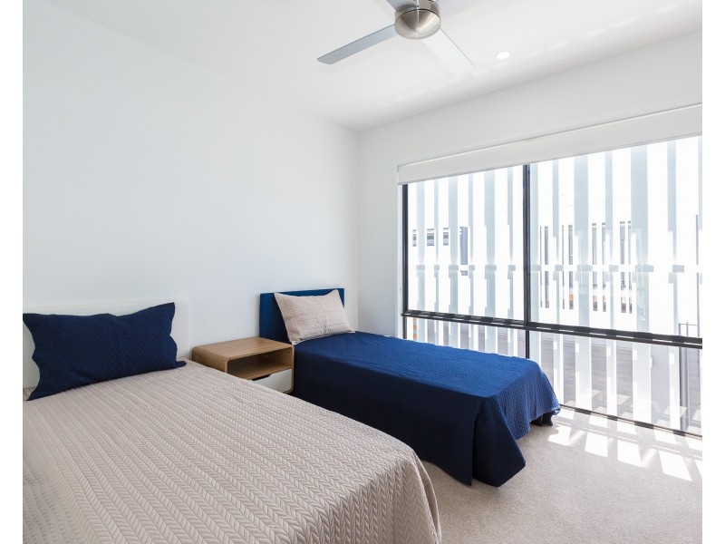 8/88  Glades Drive, Robina QLD 4226